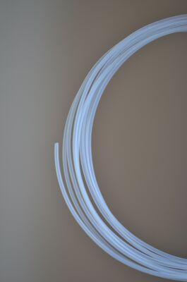 Dobra cena Gęstość pozorna 1,26 do 1,38 G cm3 Politetrafluoroetylen idealny do produkcji uszczelek, zaworów i uszczelnień w agresywnych środowiskach chemicznych w Internecie